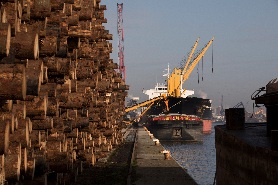 De Gentse haven is een typische industriehaven, met kaaimuren gericht op de achterliggende industrie