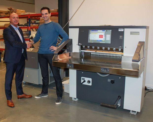 Maxevent - Mol investeert in MOHR snijmachine en Komfi lamineermachine