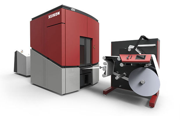 Loop tegen een Cheeta op de Xeikon stand op Labelexpo Europe