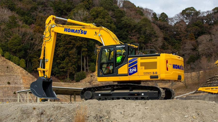 Performance et opérateur au centre de la nouvelle Komatsu PC220LCi‑12