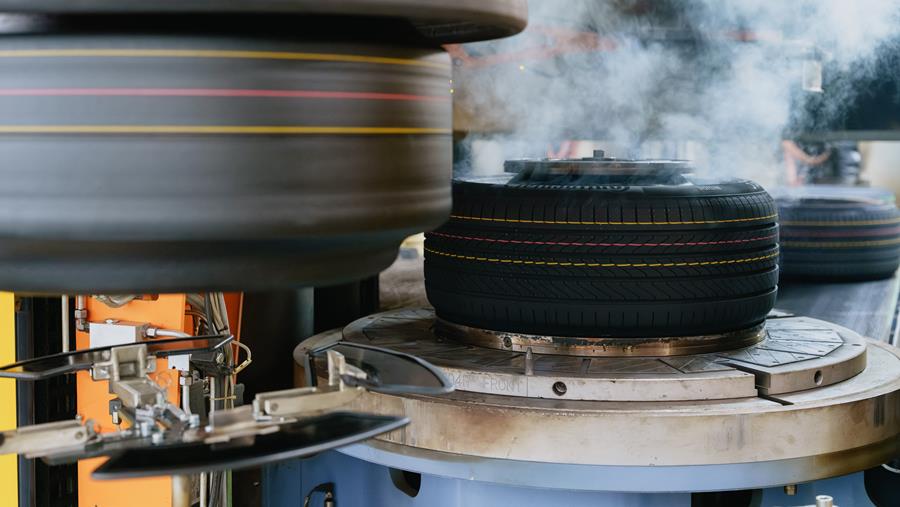 Continental bant steenkool uit bandenproductie