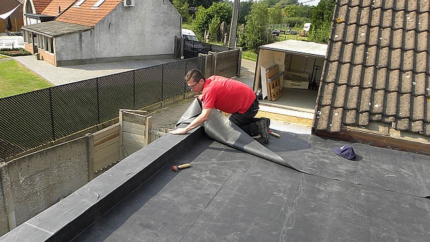 Couvrir une toiture plate en 5 étapes